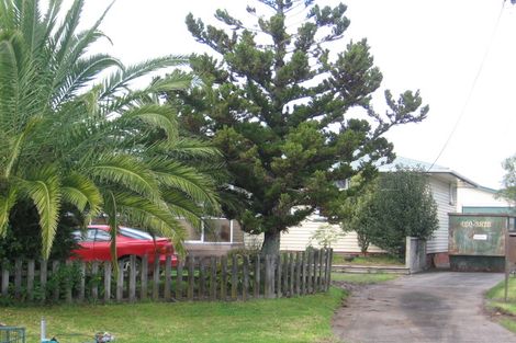 Photo of property in 12 Edgerton Road, Te Atatu Peninsula, Auckland, 0610