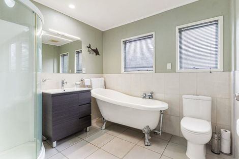 Photo of property in 54 Marendellas Drive, Bucklands Beach, Auckland, 2014