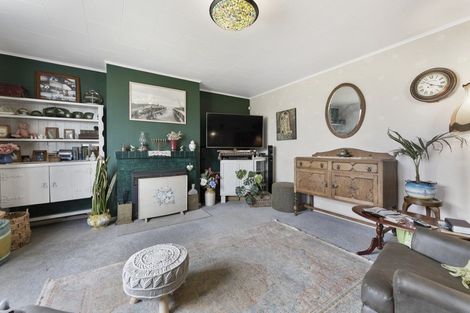 Photo of property in 19 Graves Street, Eltham, 4322