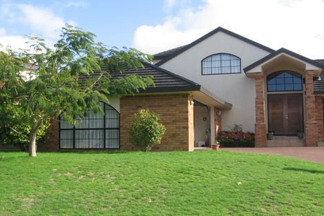 Photo of property in 37 Connemara Court, West Harbour, Auckland, 0618