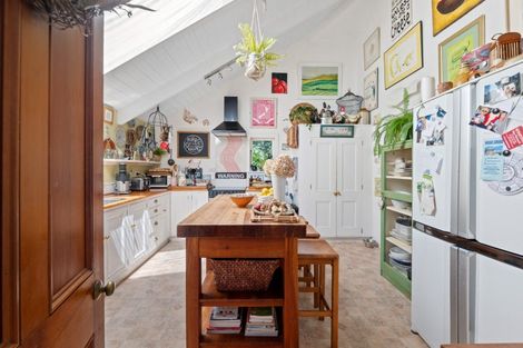 Photo of property in 75 Morley Street, New Plymouth, 4310