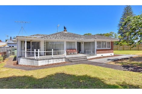 Photo of property in 1 Tanners Road, Mangere Bridge, Auckland, 2022
