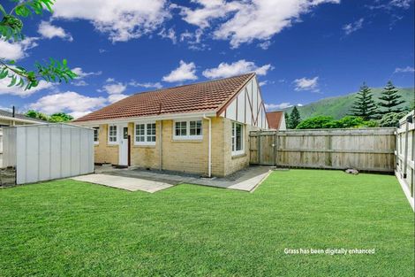 Photo of property in 15 Rewarewa Crescent, Waikanae, 5036