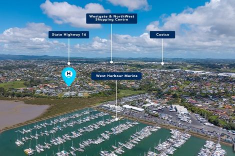 Photo of property in 8b Lupetti Rise, West Harbour, Auckland, 0618