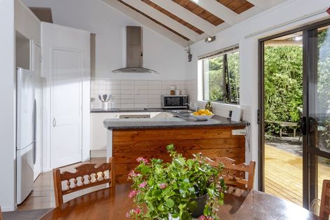 Photo of property in 3/72 Lake Road, Northcote, Auckland, 0627