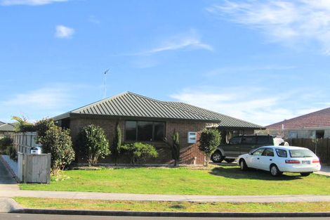 Photo of property in 17 Antrim Place, Nawton, Hamilton, 3200