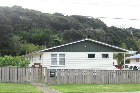 Photo of property in 12 Pinehaven Road, Pinehaven, Upper Hutt, 5019
