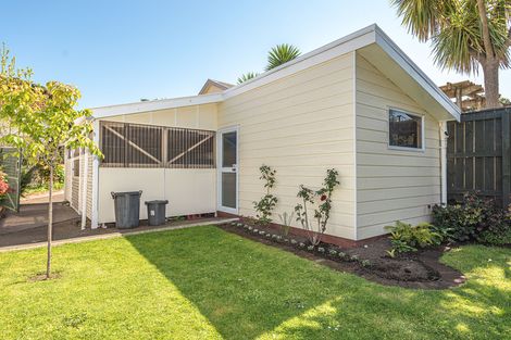Photo of property in 105 Liverpool Street, College Estate, Whanganui, 4500