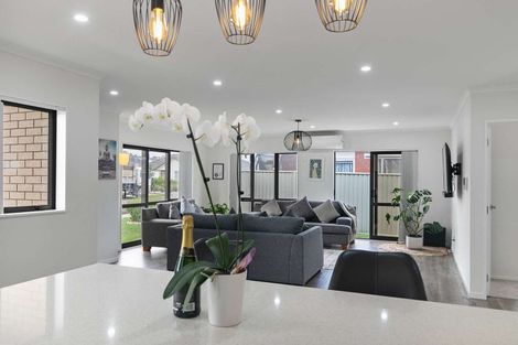 Photo of property in 10 Ancroft Street, Papakura, 2110