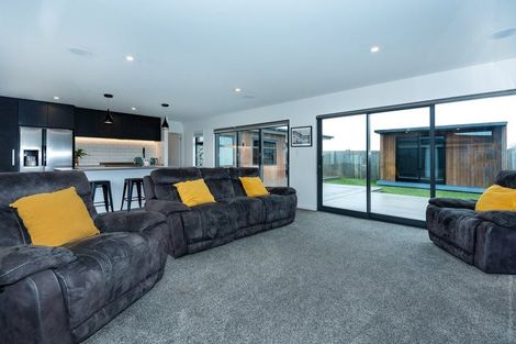 Photo of property in 14 Blue Gum Place, New Brighton, Christchurch, 8083