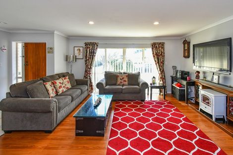 Photo of property in 6 Emmerdale Avenue, Papakura, 2110
