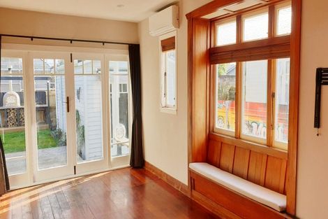 Photo of property in 276 Point Chevalier Road, Point Chevalier, Auckland, 1022