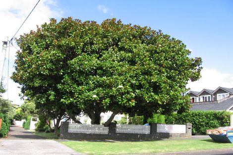 Photo of property in 1/33 Saltburn Road, Milford, Auckland, 0620