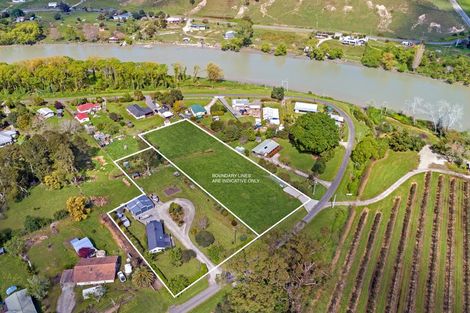 Photo of property in 76 Banks Street, Tolaga Bay, 4077