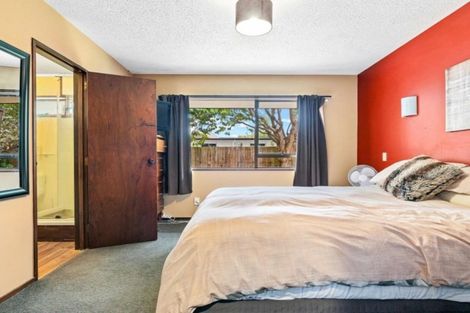 Photo of property in 242 Memorial Avenue, Burnside, Christchurch, 8053