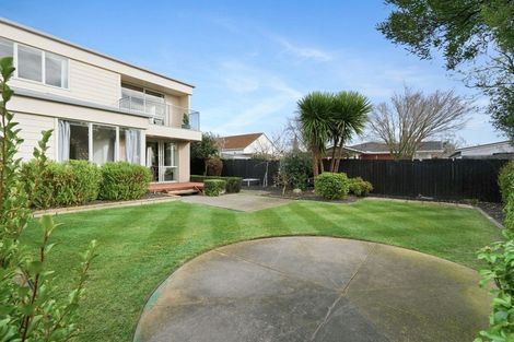 Photo of property in 2/64a Toorak Avenue, Avonhead, Christchurch, 8042