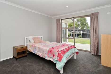 Photo of property in 23 Papaumu Green, Parklands, Christchurch, 8083
