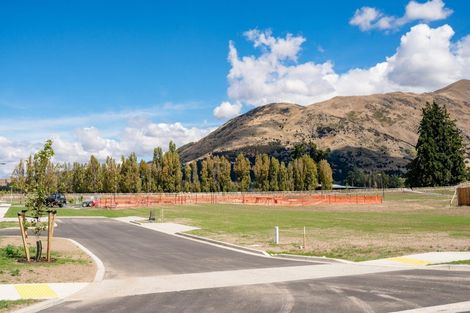 Photo of property in 4 Raspberry Close, Wanaka, 9382