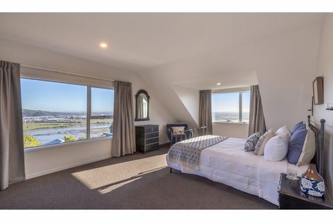 Photo of property in 87 Cannon Hill Crescent, Mount Pleasant, Christchurch, 8081