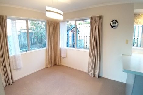Photo of property in 2/18 Carriage Close, Northpark, Auckland, 2013