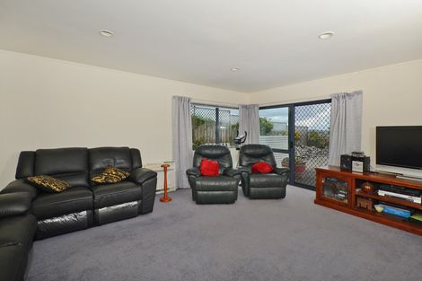 Photo of property in 8 Greenview Way, Te Kamo, Whangarei, 0112