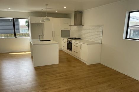 Photo of property in 1/134 Mcleod Road, Te Atatu South, Auckland, 0610