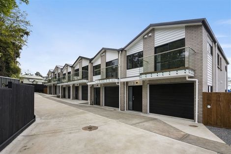 Photo of property in 10a Ballial Place, West Harbour, Auckland, 0618