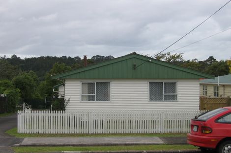 Photo of property in 2/72 Beach Haven Road, Beach Haven, Auckland, 0626