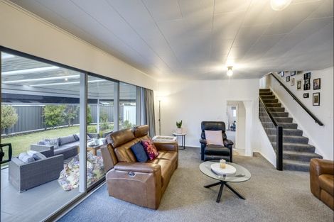 Photo of property in 9 Lowther Place, Taradale, Napier, 4112