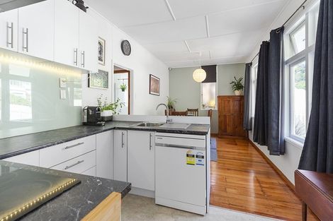 Photo of property in 167 Sutherland Road, Lyall Bay, Wellington, 6022