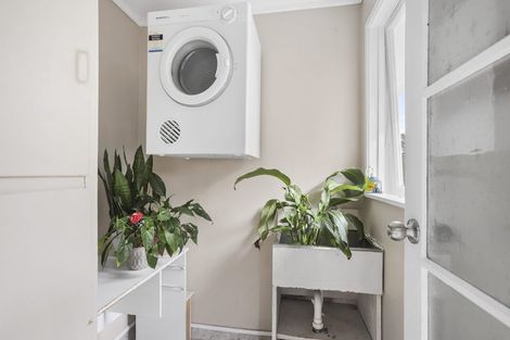 Photo of property in 72 Helena Street, Massey, Auckland, 0614