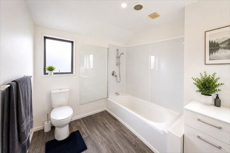 Photo of property in 32 Stewart Crescent, Hokowhitu, Palmerston North, 4410