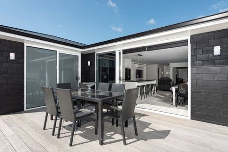 Photo of property in 63 Te Kio Crescent, Papamoa Beach, Papamoa, 3118