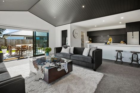 Photo of property in 15 Ruru Street, Cambridge, 3434