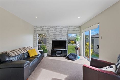 Photo of property in 10 Clipper Place, Redwood, Christchurch, 8051