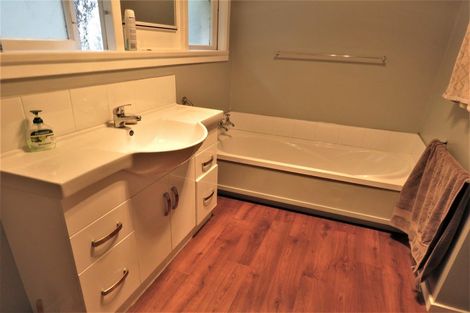 Photo of property in 9 Neill Road, Tokanui, 9884