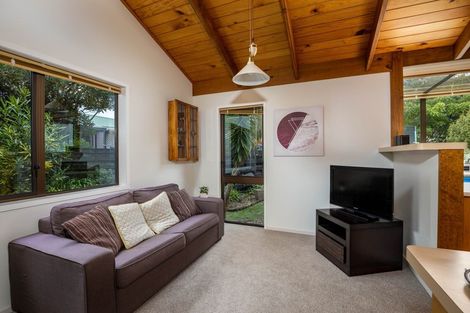 Photo of property in 20 Sequoia Grove, Merrilands, New Plymouth, 4312