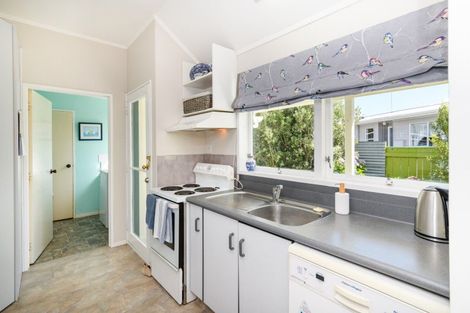 Photo of property in 2 Escort Grove, Awapuni, Palmerston North, 4412