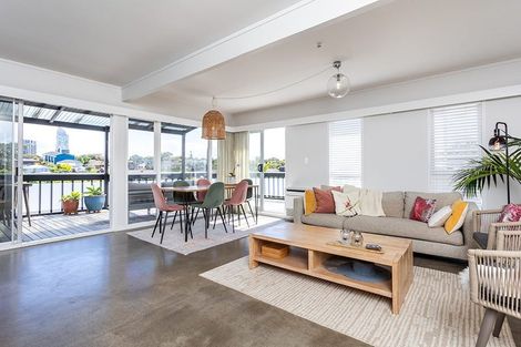 Photo of property in 1/23 Hart Road, Hauraki, Auckland, 0622