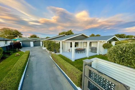 Photo of property in 10 Warren Crescent, Hillmorton, Christchurch, 8025