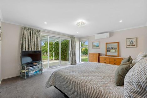 Photo of property in 42 Farrand Road, Kumeu, 0891