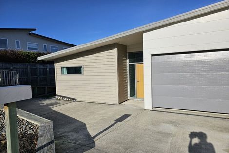 Photo of property in 5 Flotilla Place, Whitby, Porirua, 5024