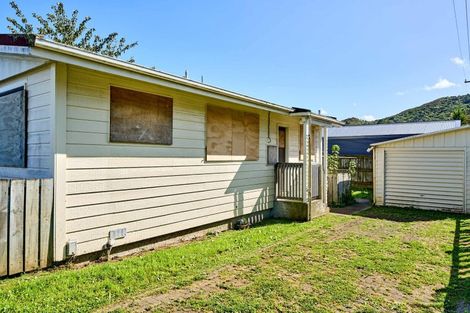 Photo of property in 1-3 Harris Street, Naenae, Lower Hutt, 5011