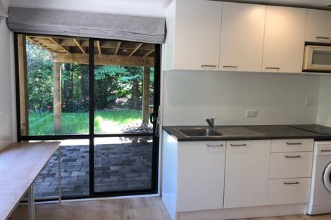 Photo of property in 33 Park Hill Road, Birkenhead, Auckland, 0626