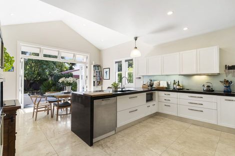 Photo of property in 8 Wallace Road, Mangere Bridge, Auckland, 2022