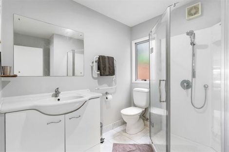 Photo of property in 3 Mariners View Road, Beach Haven, Auckland, 0626