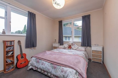 Photo of property in 24 Worcester Place, Cannons Creek, Porirua, 5024