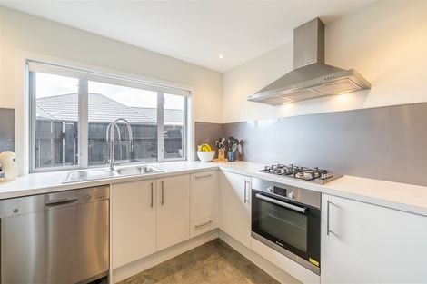 Photo of property in 77 Sunstone Crescent, Timberlea, Upper Hutt, 5018