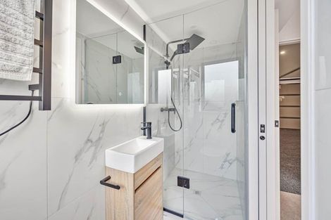 Photo of property in 2/25 Taikata Road, Te Atatu Peninsula, Auckland, 0610