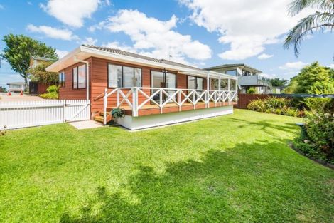 Photo of property in 2/40 Toroa Street, Torbay, Auckland, 0630